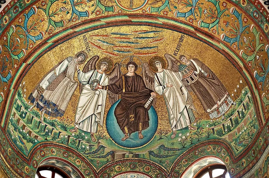 Образец византийского искусства - роспись купола церкви Сан-Витале
