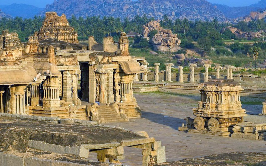 Величественные руины Виджаянагара, юг Индии