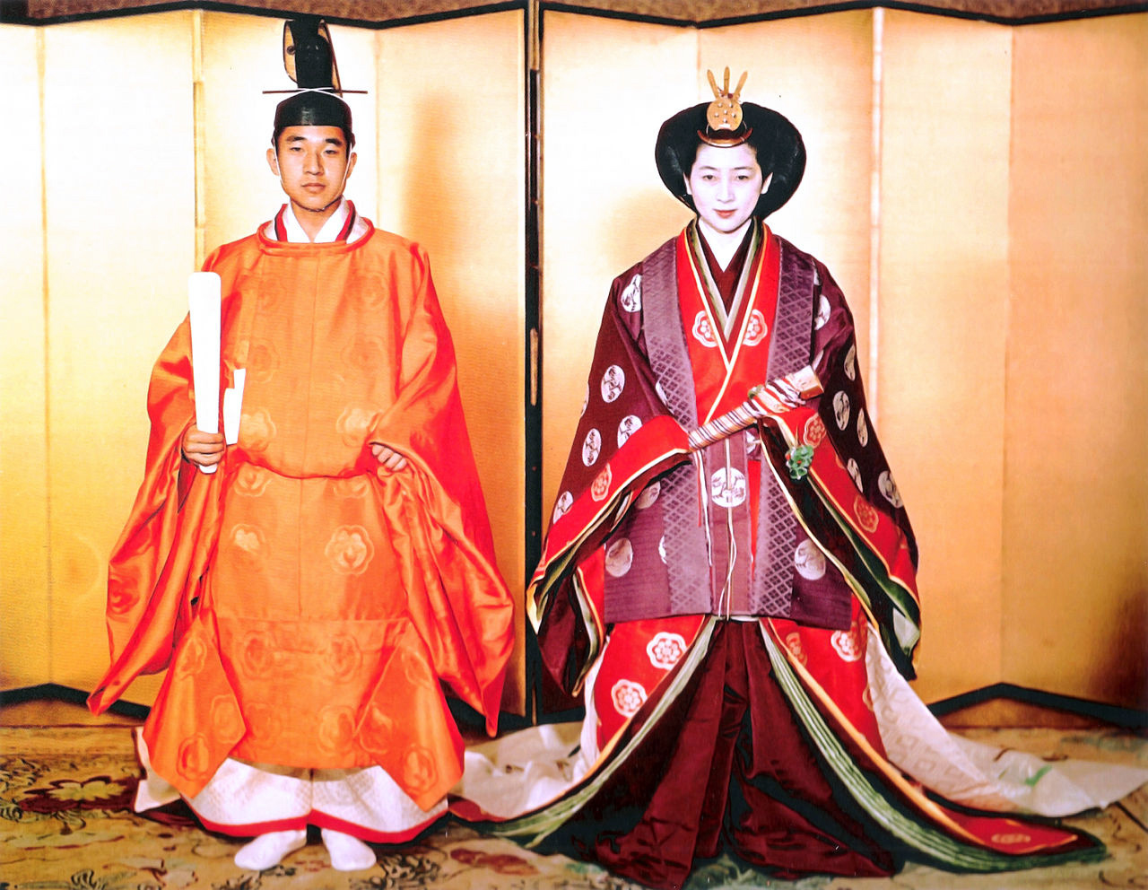 Одежда знатных японцев в средние века - сокутай для мужчин и дзюнихитоэ для женщин